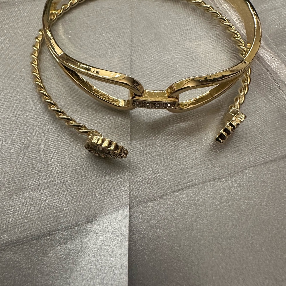 Elegant Gold-Tone Women's Jewelry Set
